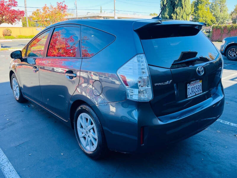 2014 Toyota Prius v Three