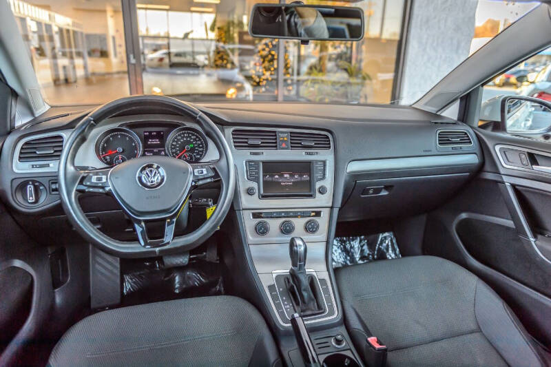 2016 Volkswagen Golf TSI S