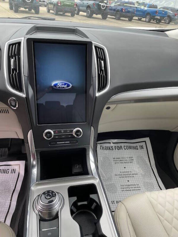 2024 Ford Edge Titanium