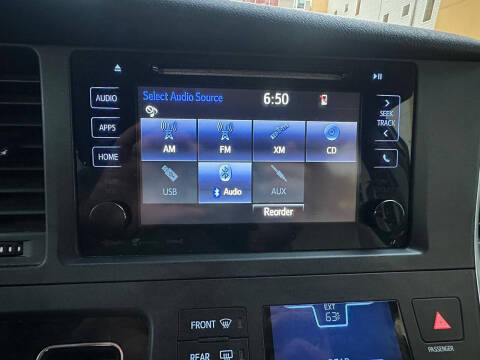 2017 Toyota Sienna LE 8-Passenger