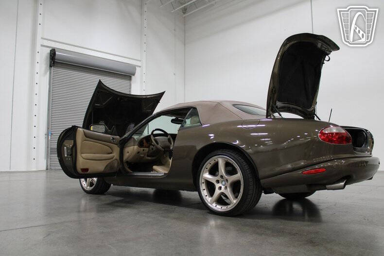 2001 Jaguar XKR