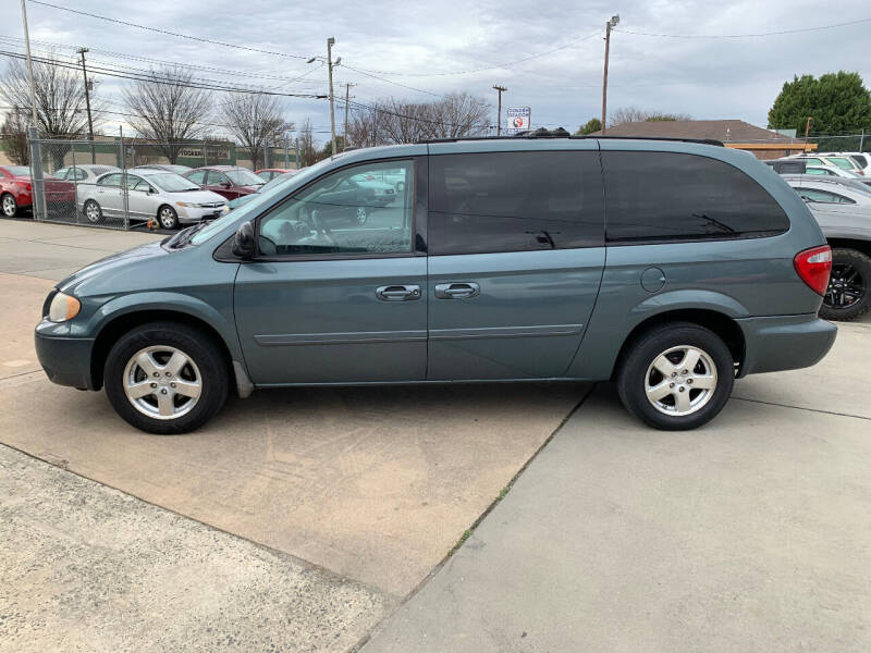 2005 Dodge Grand Caravan for sale at Mike's Auto Sales of Charlotte in Charlotte NC