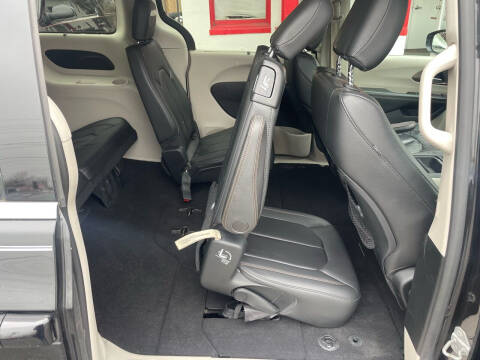 2017 Chrysler Pacifica Touring-L