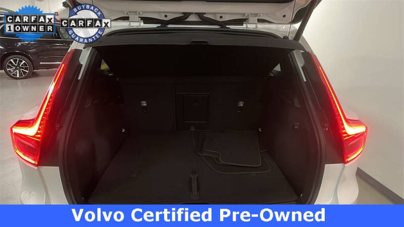 2025 Volvo XC40 B5 Plus Bright Theme