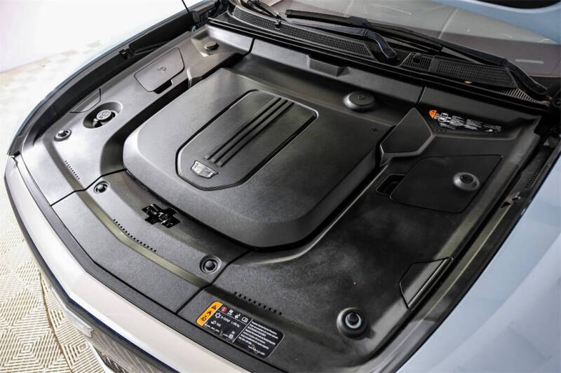 2024 Cadillac LYRIQ Luxury 1