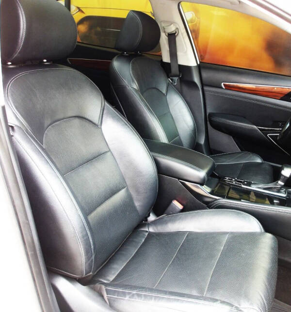 2019 Kia Cadenza Technology