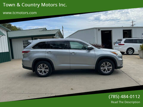 2015 Toyota Highlander for sale at Town & Country Motors Inc. in Meriden KS