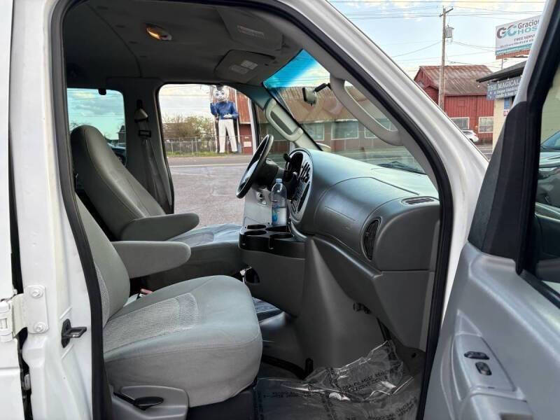 2006 Ford E-Series E-350 SD XLT