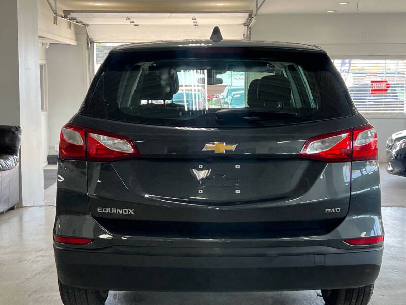 2021 Chevrolet Equinox LS photo 2