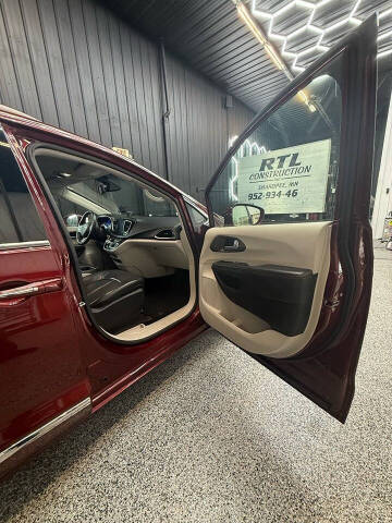 2017 Chrysler Pacifica Touring-L