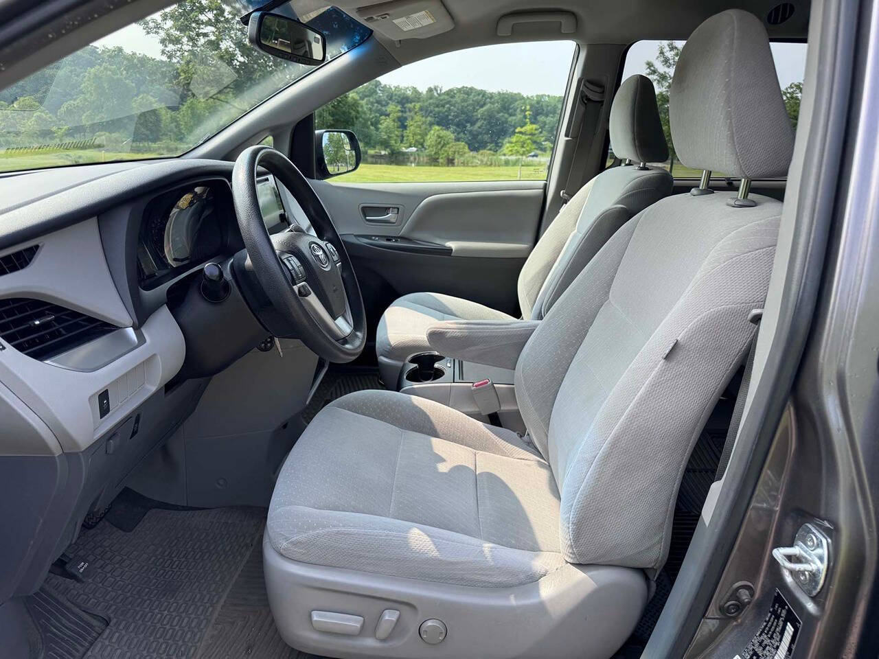 2017 Toyota Sienna 3