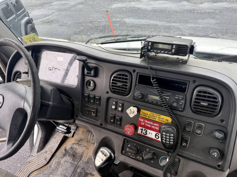 2012 Freightliner M2 106