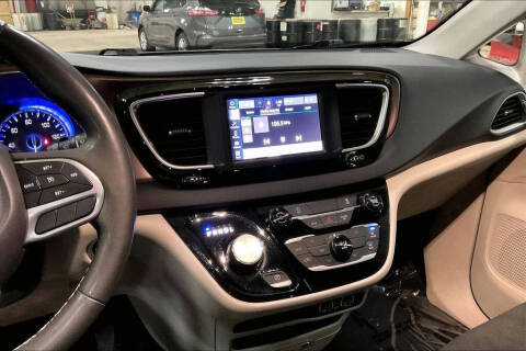 2024 Chrysler Voyager LX