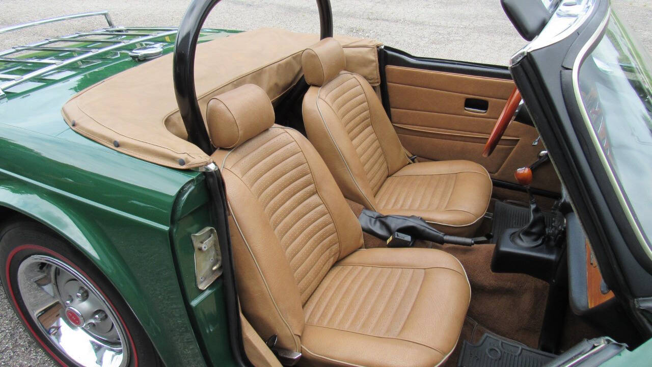 1976 Triumph TR6 12