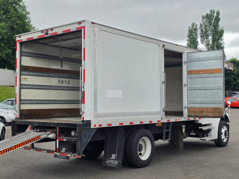 2018 Freightliner M2 106
