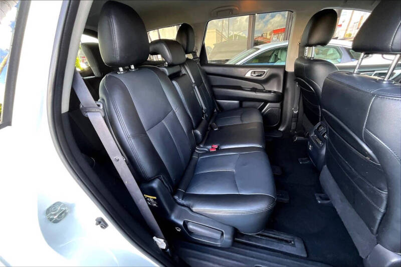 2018 Nissan Pathfinder SV