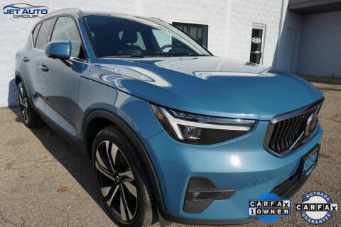 2023 Volvo XC40 B5 Ultimate Bright Theme