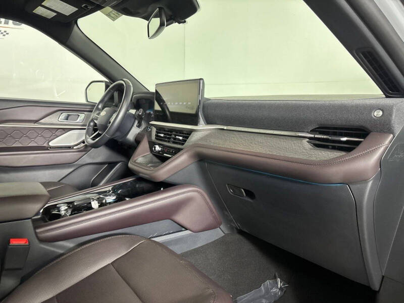 2025 Ford Explorer Platinum