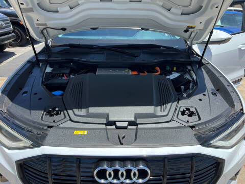 2021 Audi e-tron quattro Premium