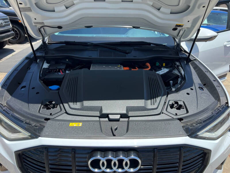 2021 Audi e-tron quattro Premium
