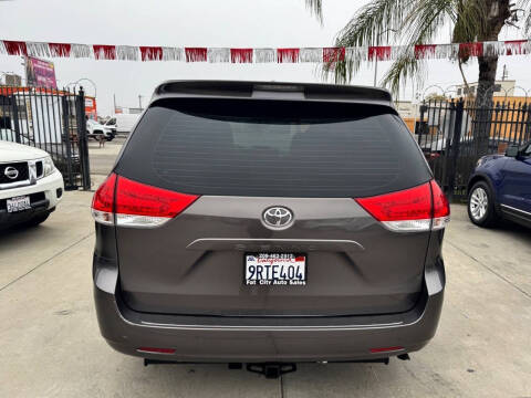 2013 Toyota Sienna L 7-Passenger