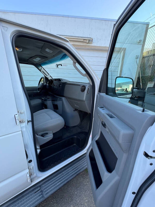 2009 Ford E-Series E-150 XL