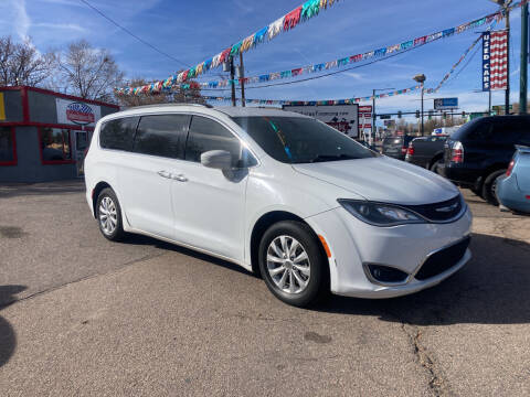 2017 Chrysler Pacifica for sale at FUTURES FINANCING INC. in Denver CO