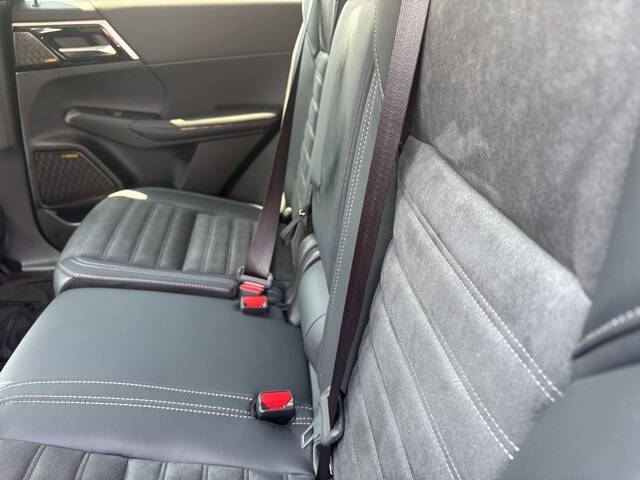 2025 Mitsubishi Outlander SE