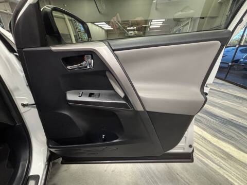 2017 Toyota RAV4 Hybrid XLE