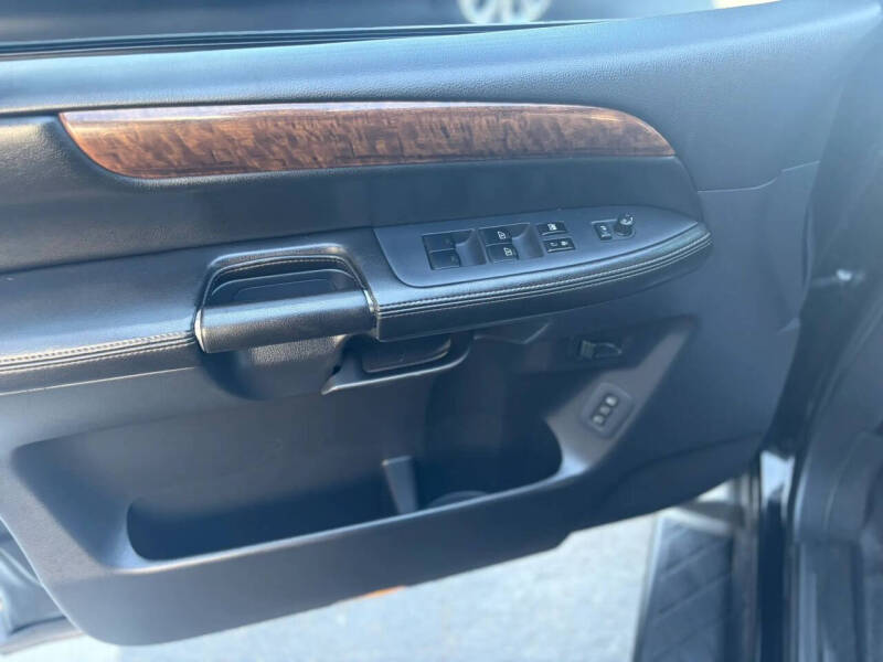 2013 Nissan Armada Platinum