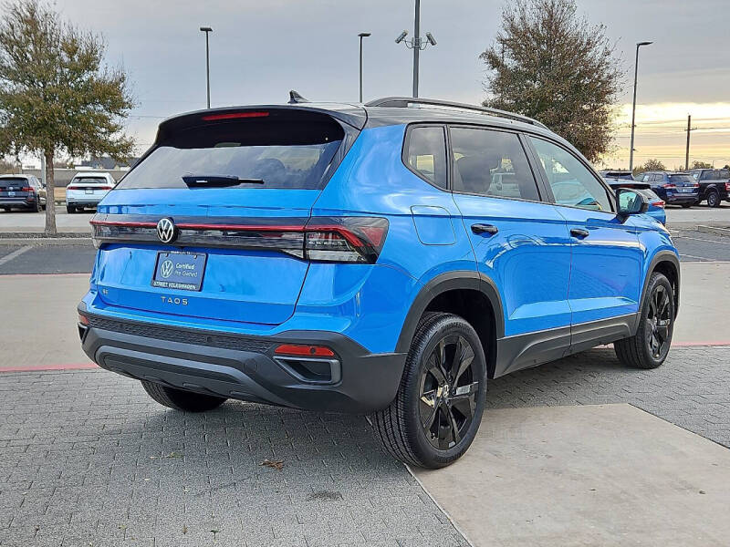 2025 Volkswagen Taos SE Black