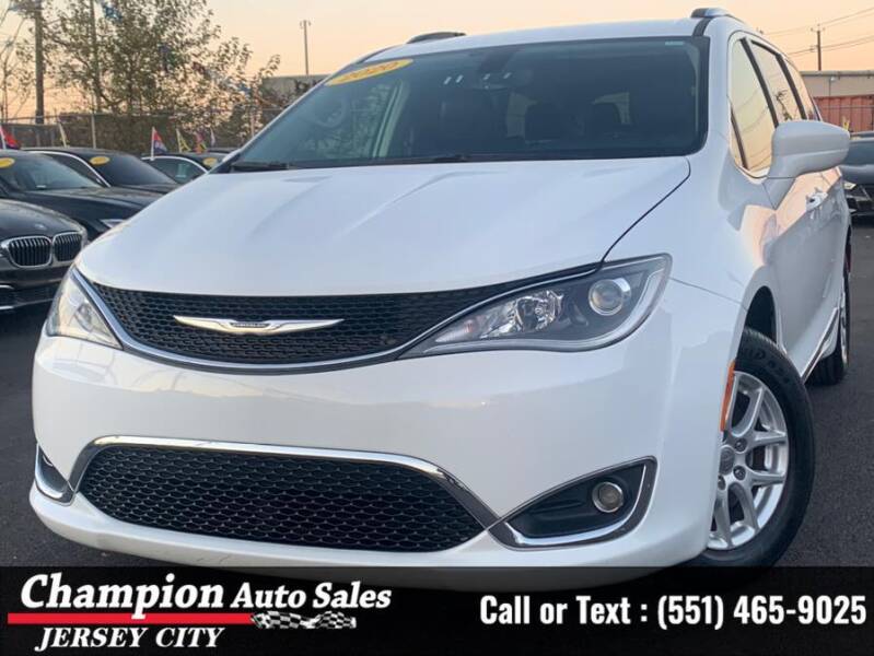 2020 Chrysler Pacifica for sale at CHAMPION AUTO SALES OF JERSEY CITY in Jersey City NJ