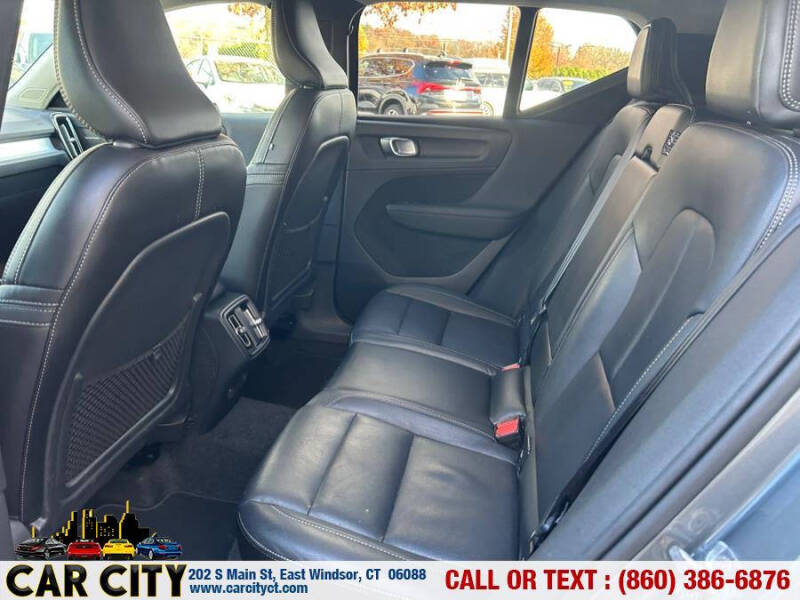 2019 Volvo XC40 T5 Momentum