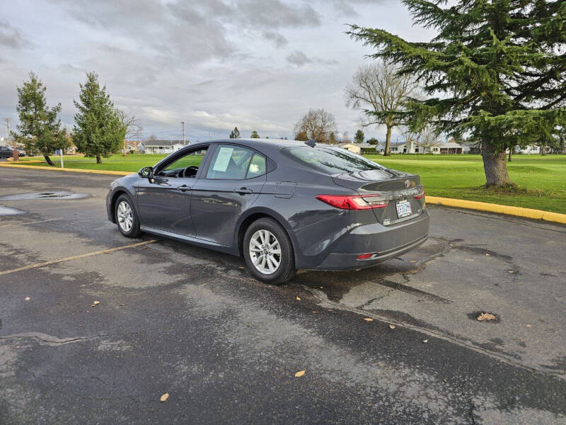 2025 Toyota Camry LE