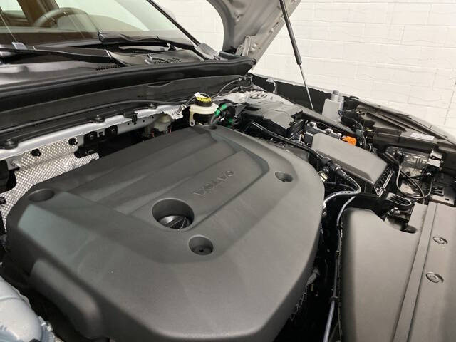 2025 Volvo XC40 B5 Plus Bright Theme