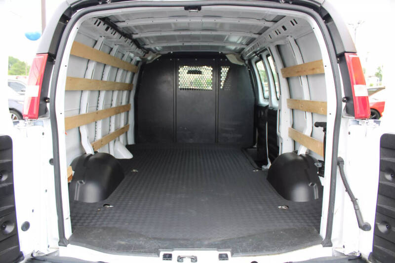 2023 GMC Savana 2500