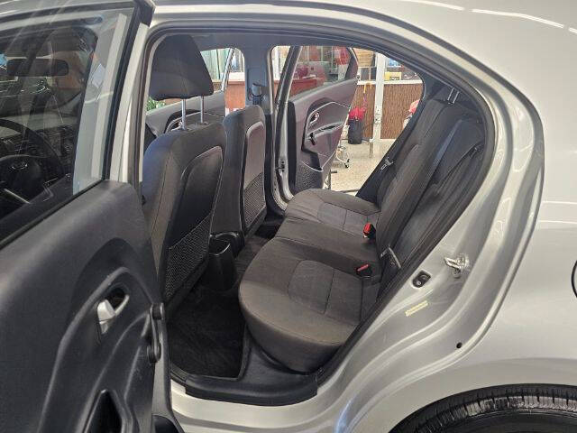 2015 Kia Rio 5-Door LX