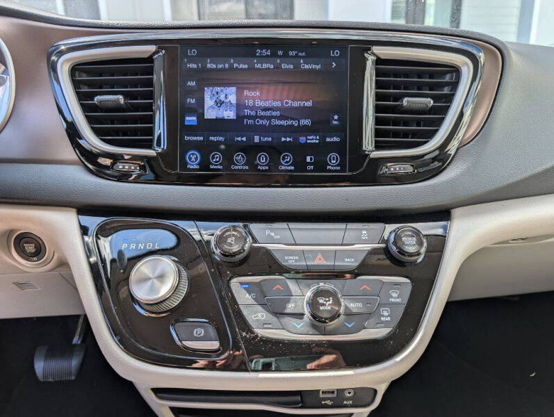 2017 Chrysler Pacifica Touring-L