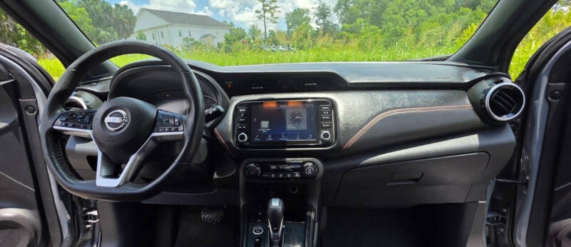 2022 Nissan Kicks SR
