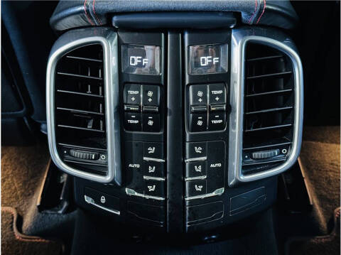 2013 Porsche Cayenne GTS