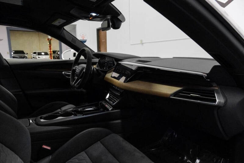 2022 Audi e-tron GT quattro Premium Plus