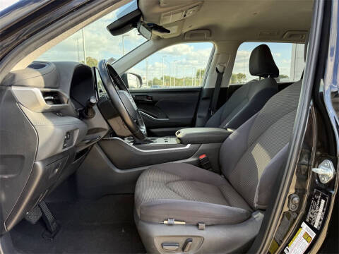 2023 Toyota Highlander LE