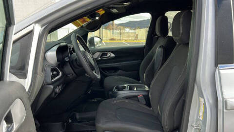 2023 Chrysler Pacifica Touring