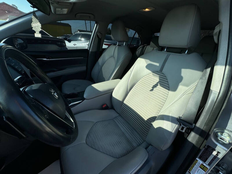 2019 Toyota Camry SE photo 12