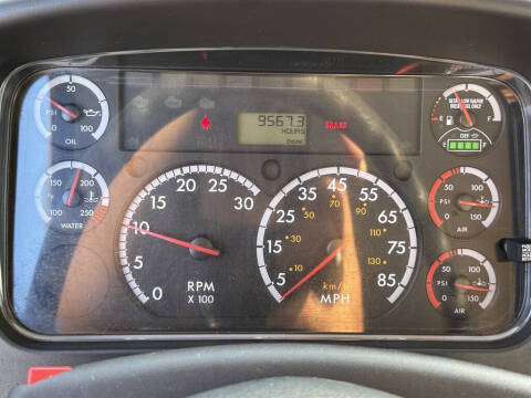 2015 Freightliner M2 106