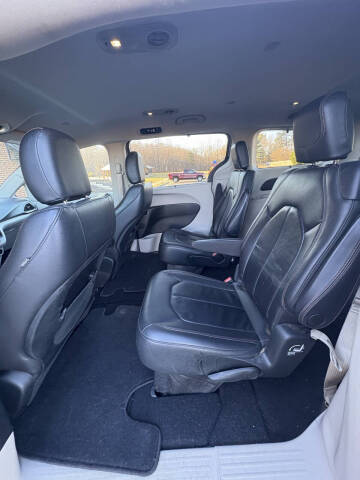 2017 Chrysler Pacifica Touring-L