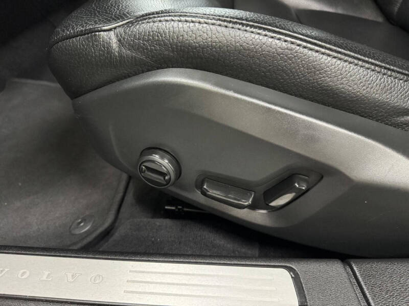 2024 Volvo S60 B5 Plus Dark Theme