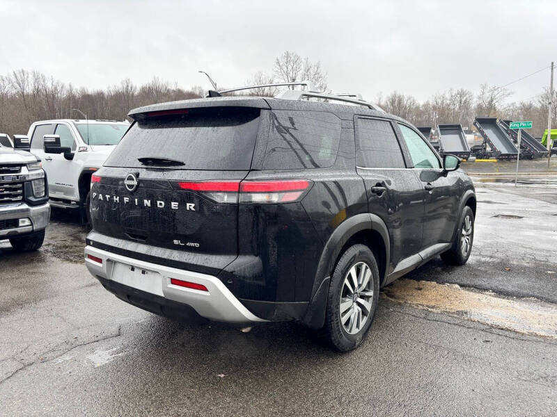 2025 Nissan Pathfinder SL