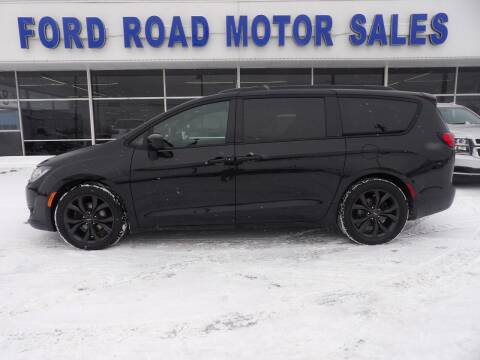 2018 Chrysler Pacifica for sale at Ford Road Motor Sales in Dearborn MI