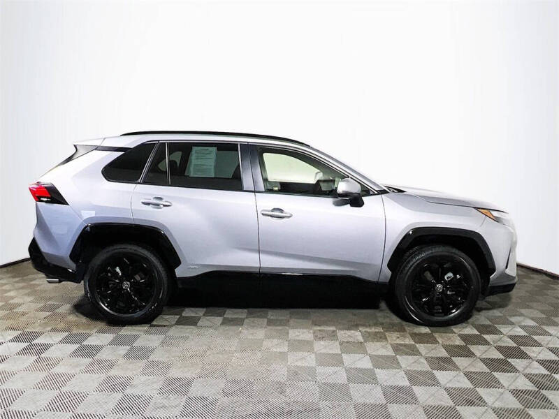 2022 Toyota RAV4 Hybrid SE